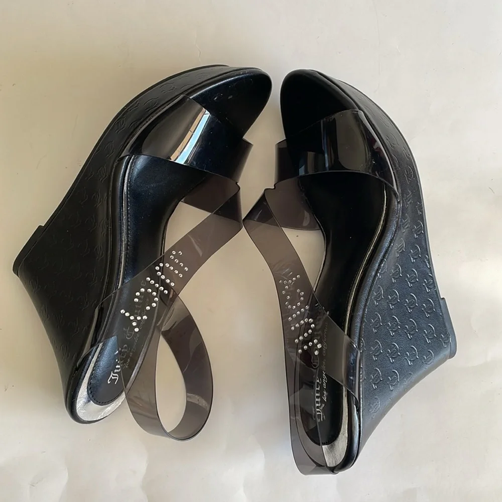 Juicy Couture Carefully Black Clear Strappy Y2K Wedge Sandals size 9